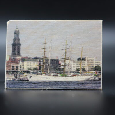 Holzmagnet "SSS Gorch Fock" - vor dem Michel in Hamburg