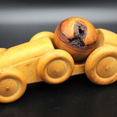Auto aus Holz