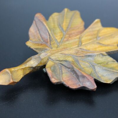 Brosche "Blatt" aus Holz