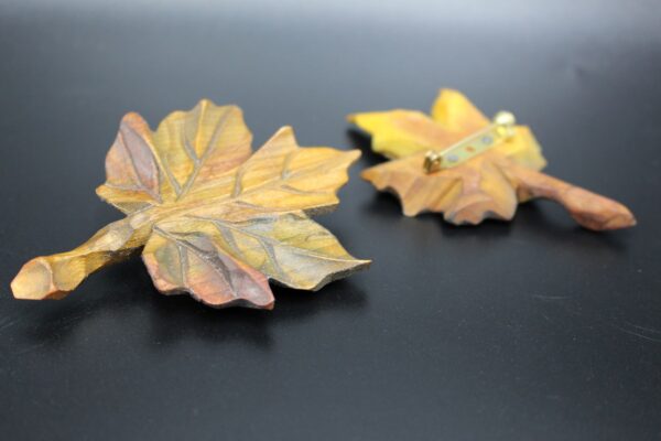 Brosche "Blatt" aus Holz – Bild 2