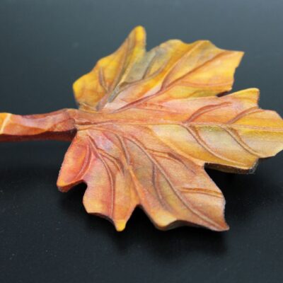 Brosche "Blatt" aus Holz