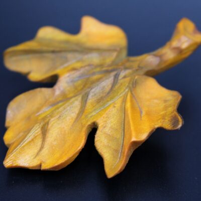 Brosche "Blatt" aus Holz
