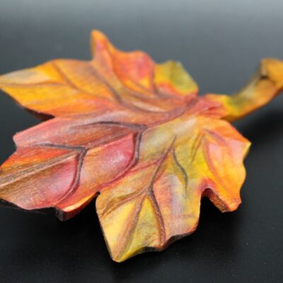 Brosche "Blatt" aus Holz