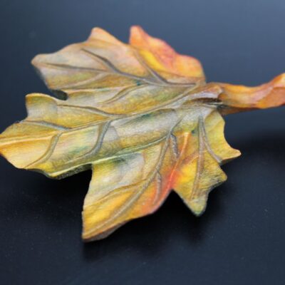Brosche "Blatt" aus Holz