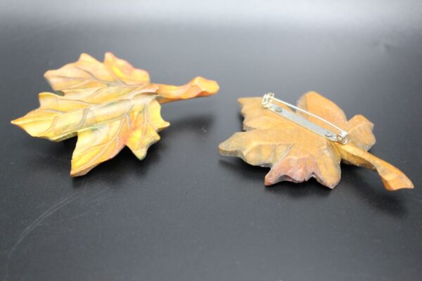 Brosche "Blatt" aus Holz – Bild 2