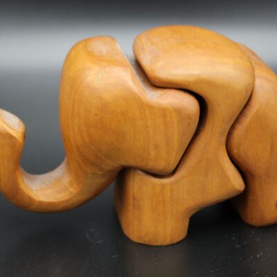 Elefant aus Holz