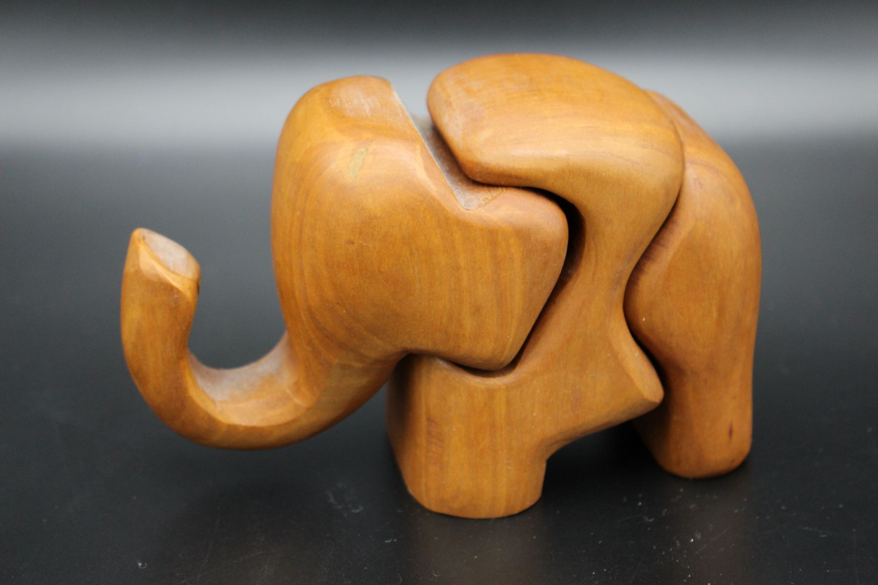 Elefant aus Holz