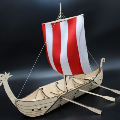 Drachen- Wikingerschiff - mittel